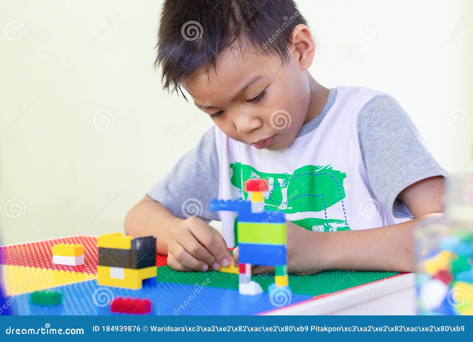 asianÃ¢â¬â¹ childÃ¢â¬â¹ boyÃ¢â¬â¹ playingÃ¢â¬â¹ withÃ¢â¬â¹ theÃ¢â¬â¹ plasticÃ¢â¬â¹ blockÃ¢â¬â¹ toys.Ã¢â¬â¹